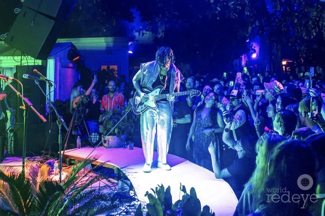 Live venue performance at ZeyZey Miami